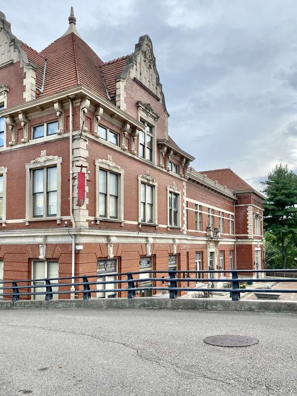 Built in 1904-05, this Chateauesque and Queen Anne-style passenger train station was designed by Richard Monfort for the Louisville and Nashville (L&amp;N) Railroad.  The building was to serve passengers on the Louisville and Nashville (L&amp;N) Line