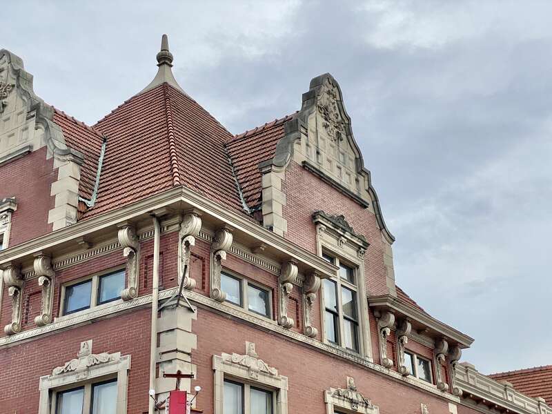 Built in 1904-05, this Chateauesque and Queen Anne-style passenger train station was designed by Richard Monfort for the Louisville and Nashville (L&amp;N) Railroad.  The building was to serve passengers on the Louisville and Nashville (L&amp;N) Line