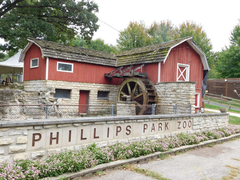 The zoo was established in 1915 as an educational resource for citizens to view animals in a safe environment. Professional, humane care is provided for the animals housed at the zoo.
Exhibits include an eagle, wolves, foxes, otters, sheep, birds,