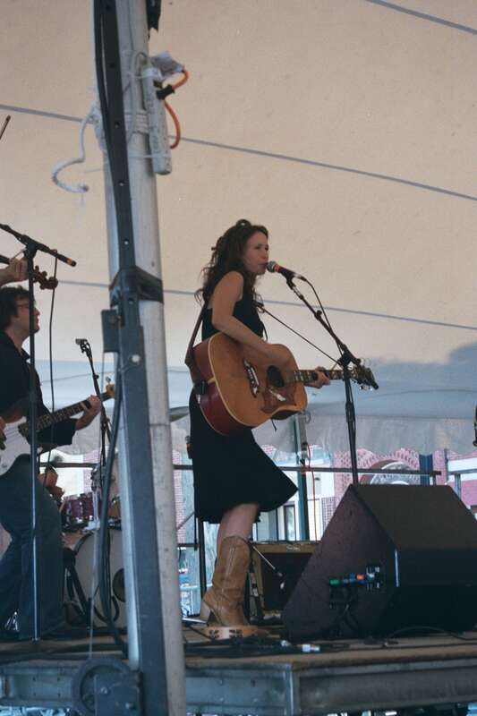 Sarah Lee Guthrie singing