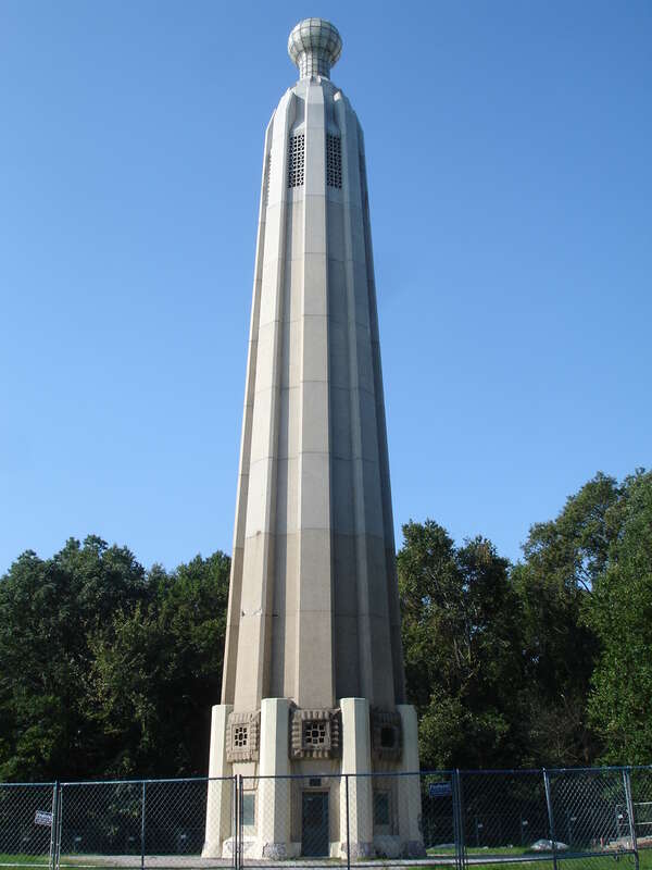I took this photo of the Edison Tower myself in September 2011.