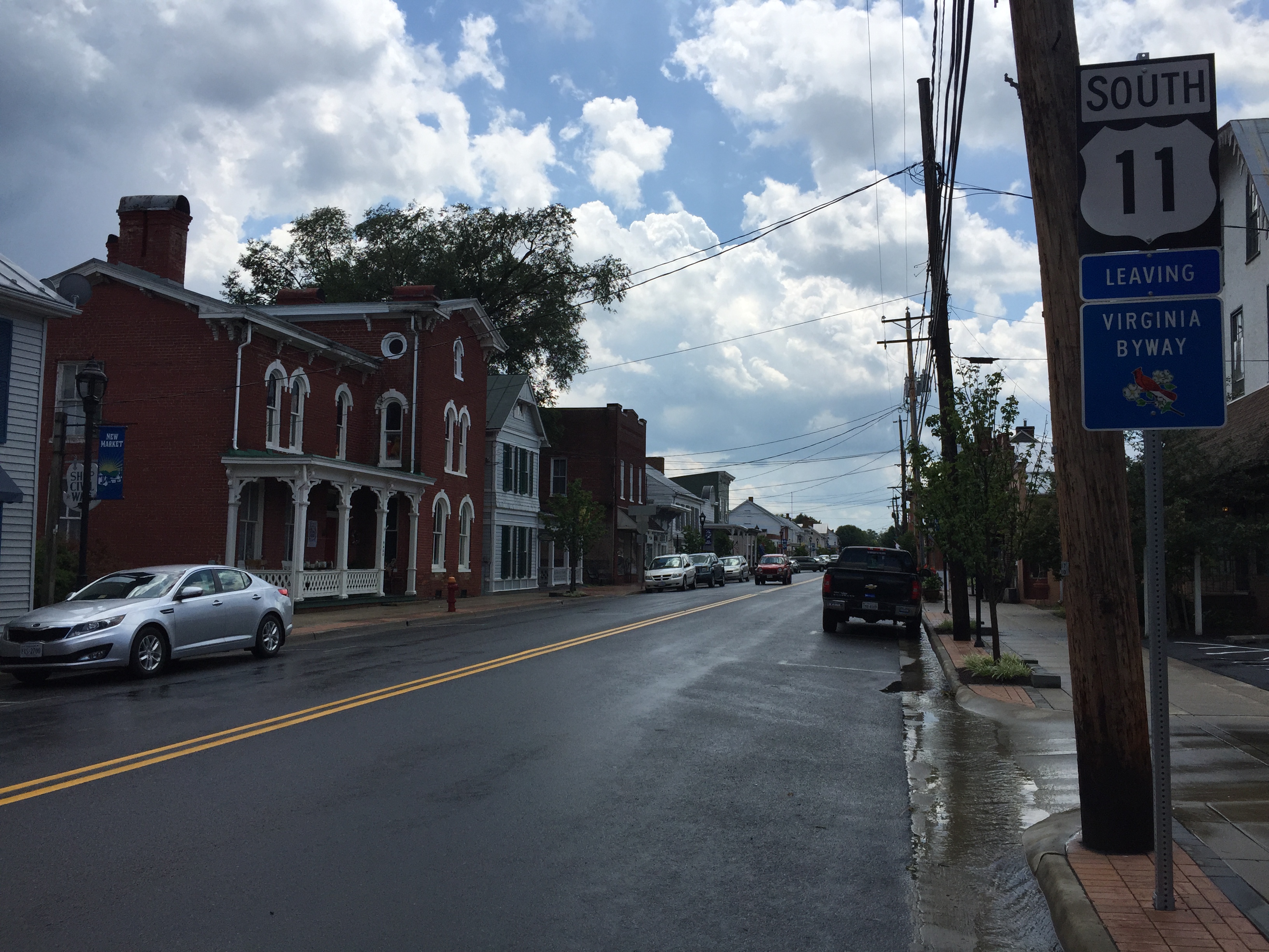 View south along U.S. Route 11 (Congress Street) just south of U.S. Route 211 (Old Cross Road) in New Market, Shenandoah County, Virginia
