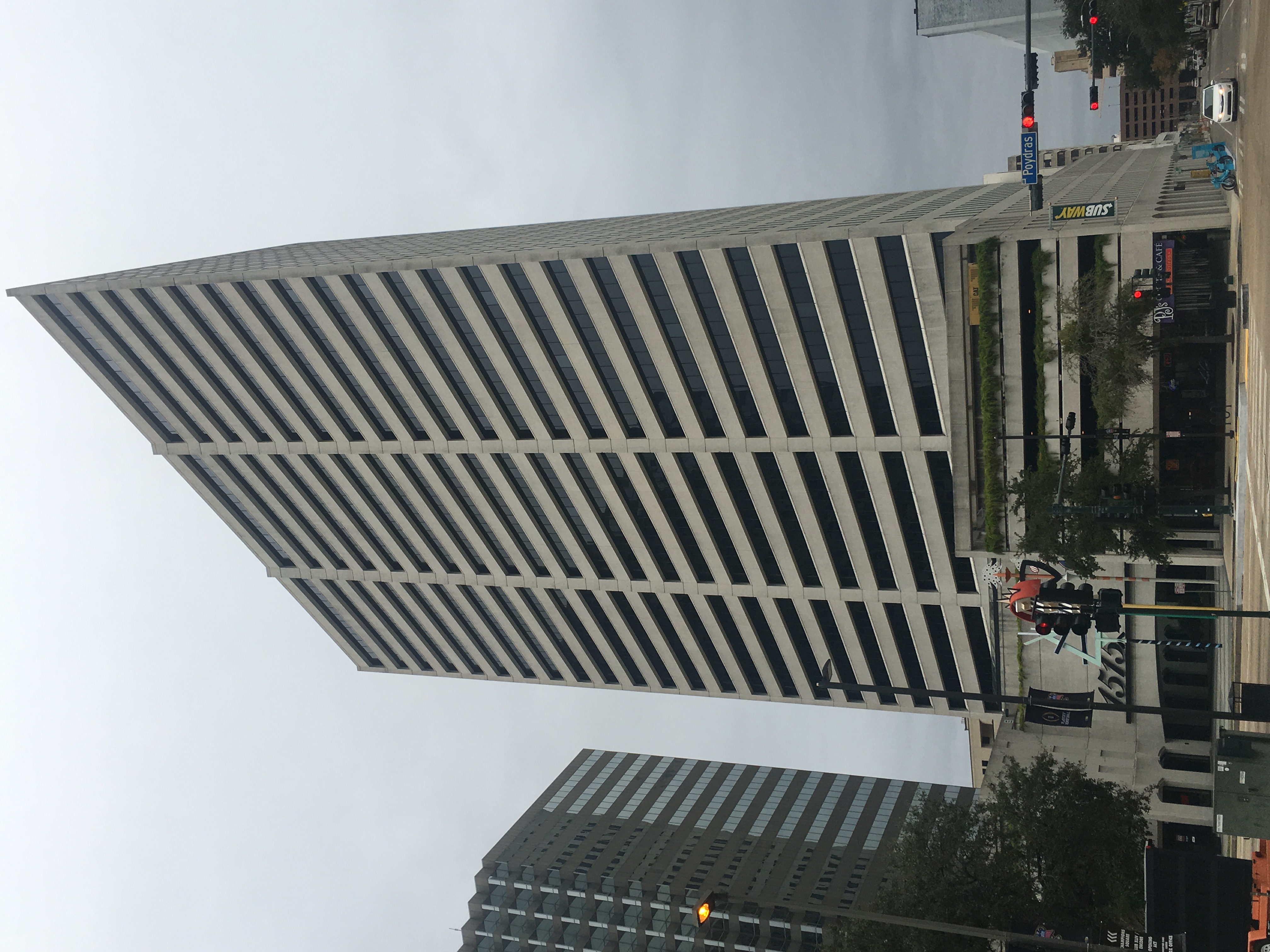 w:1515 Poydras' w:Poydras Street entrance