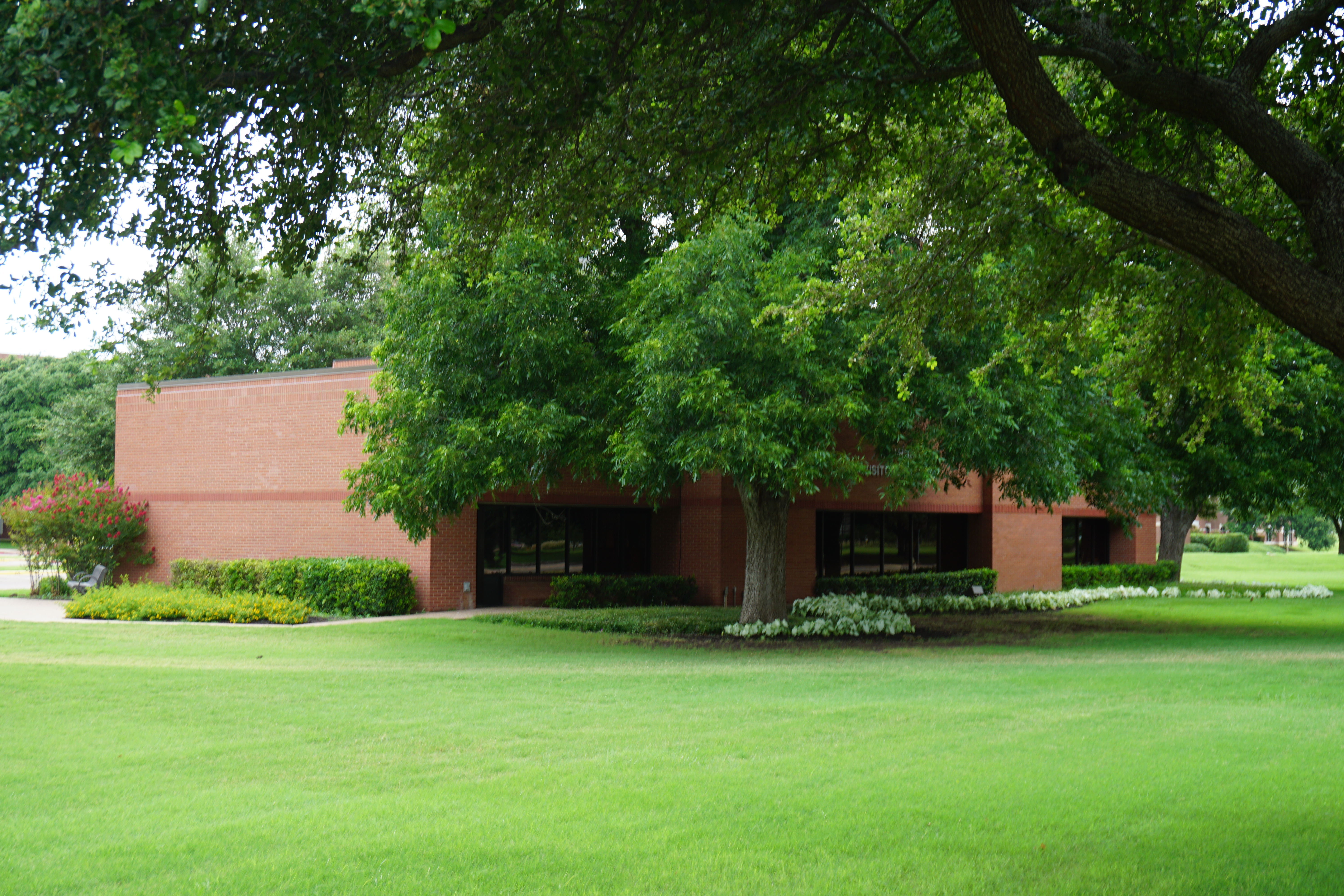 The Wiethorn Visitors Center on the campus of Baylor University in Waco, Texas (United States).