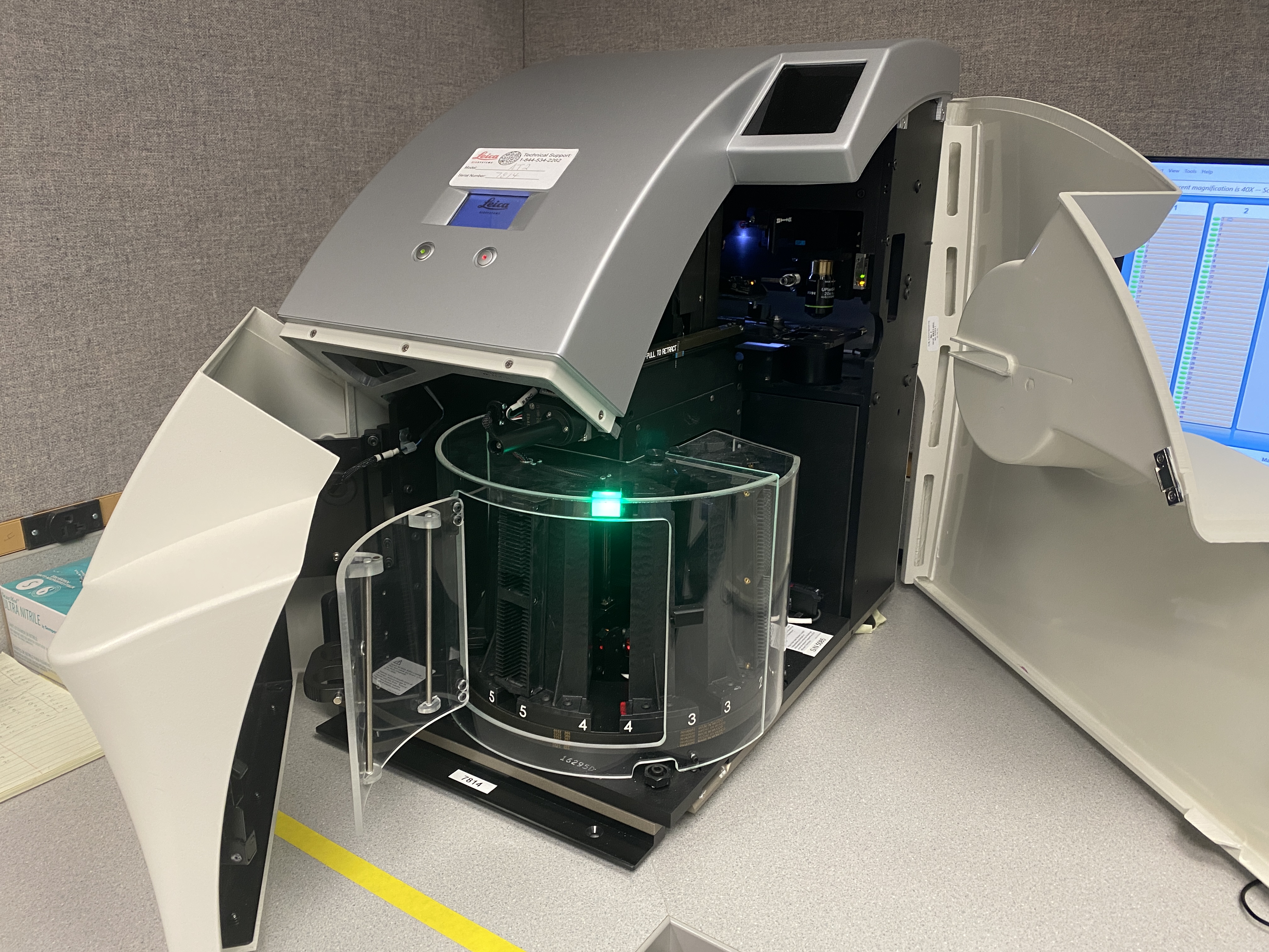 Leica AT2 microscopy slide scanner