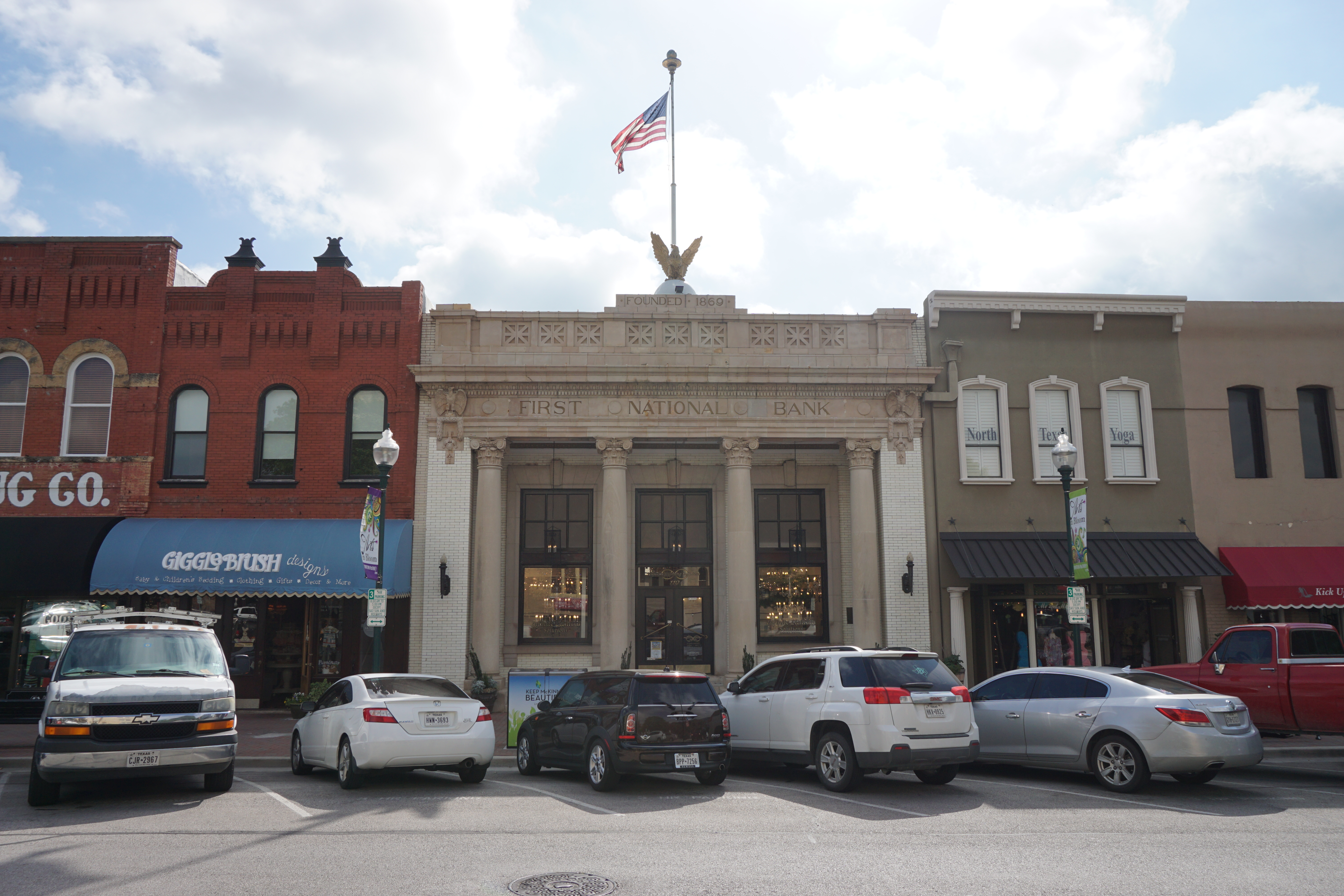 The 1915 First National Bank building, currently Mona Lisa's Design Market, in McKinney, Texas (United States).