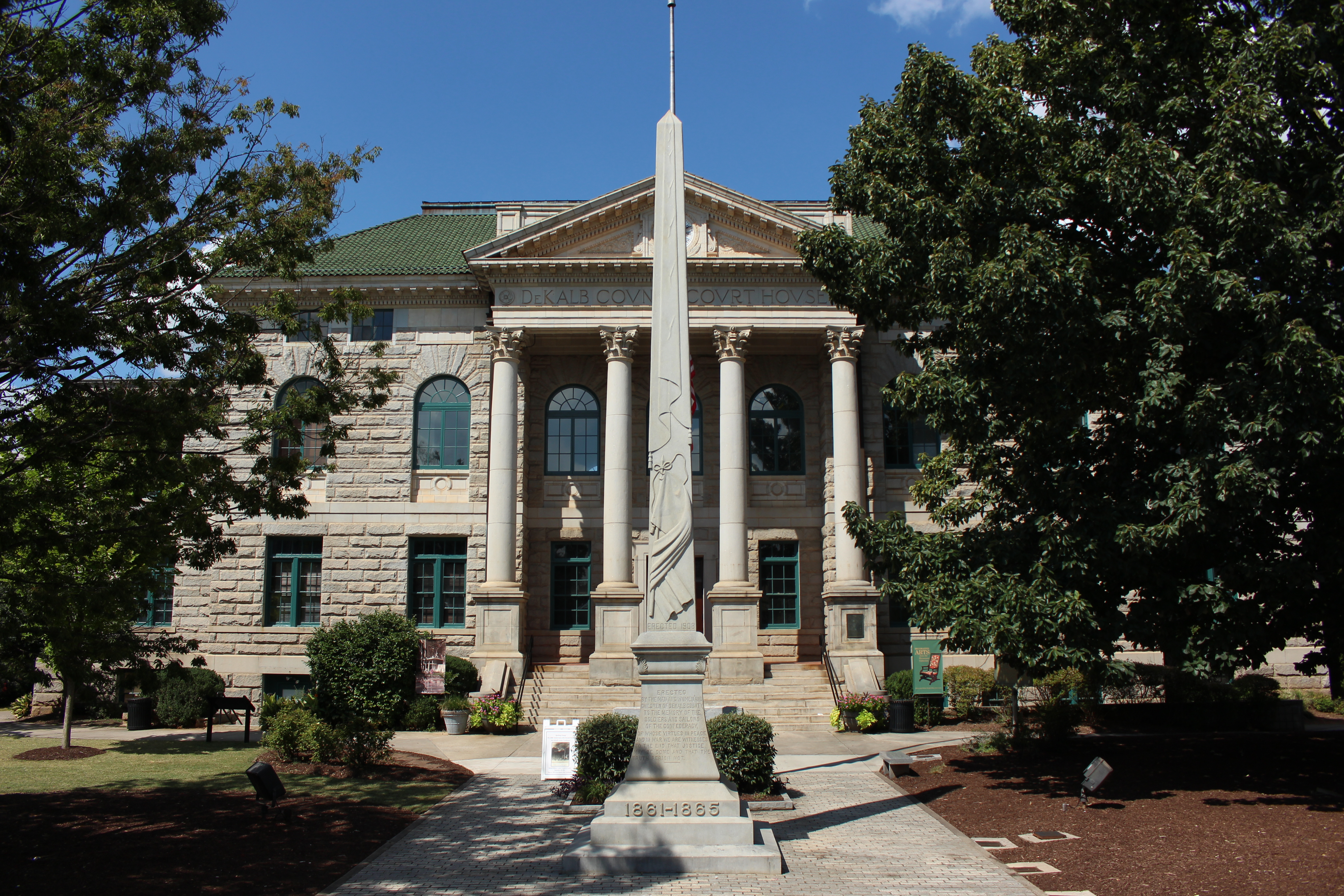 




This is an image of a place or building that is listed on the National Register of Historic Places in the United States of America. Its reference number is 71001016 (Wikidata).

