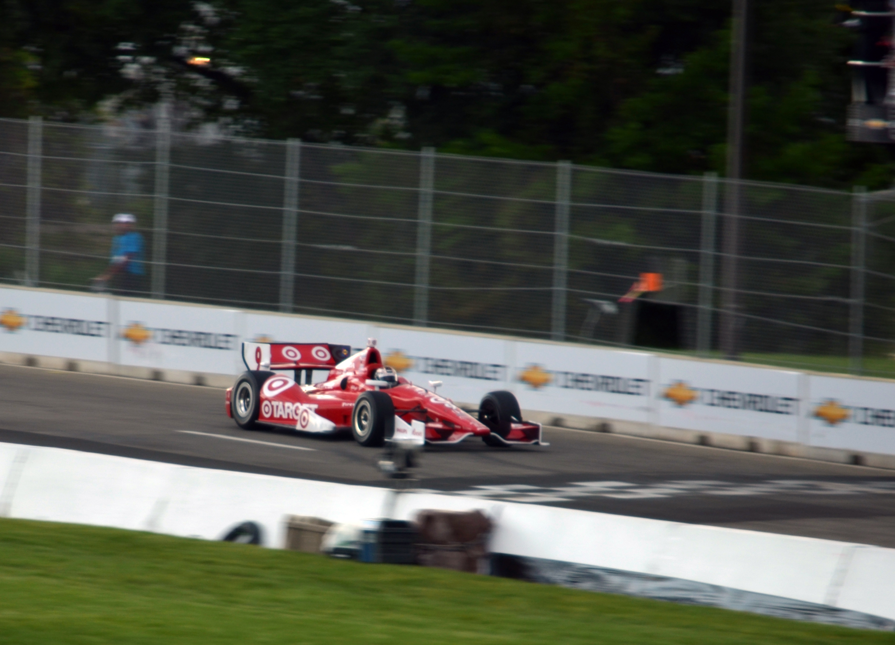 Scott Dixon crosses the line to win the 2012 Detroit Belle Isle Grand Prix