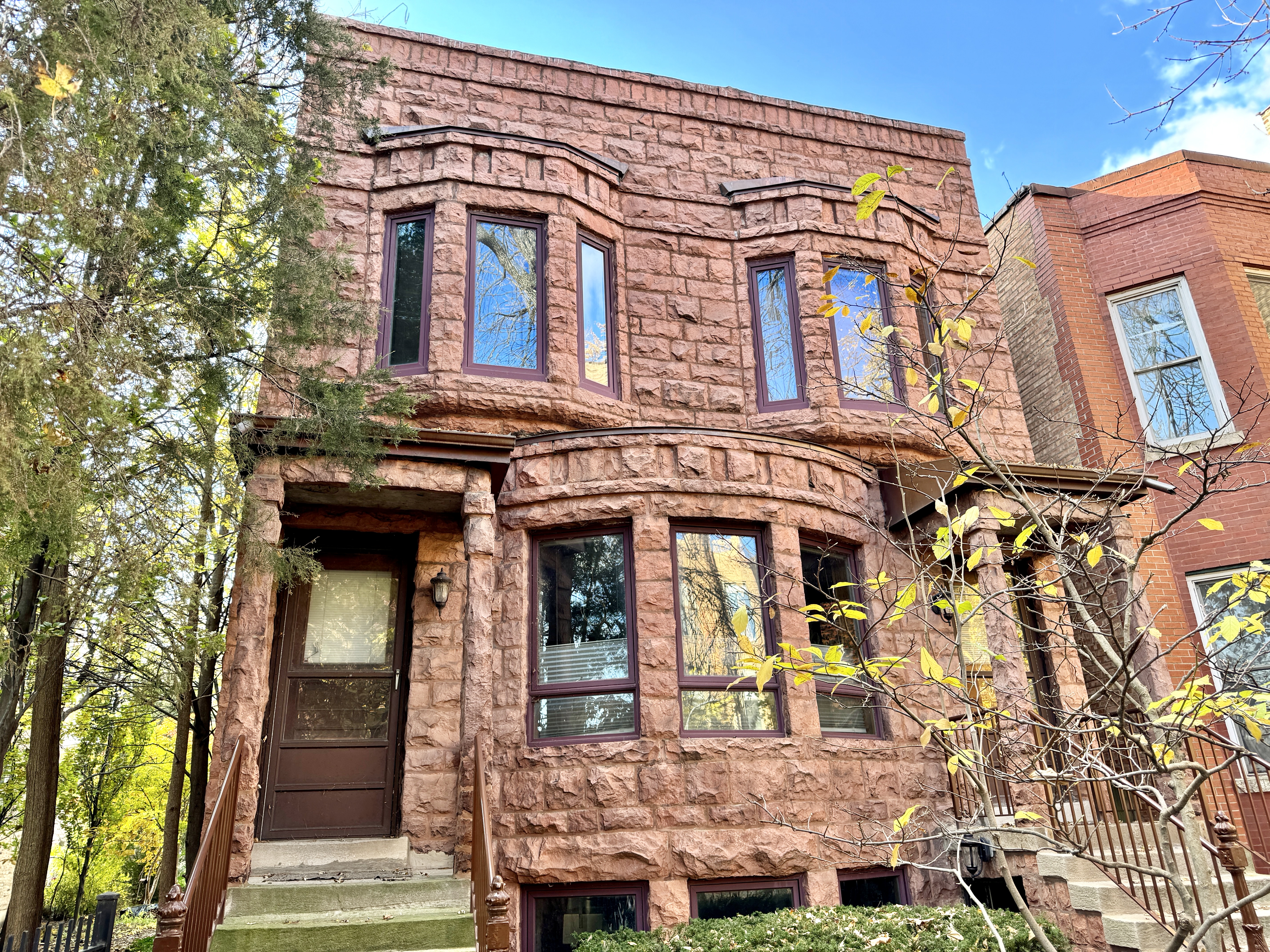 Built in 1889, this Richardsonian Romanesque Revival-style duplex is characteristic of the victorian-era rowhouses that can be found in various neighborhoods around the city of Chicago.  The building is a contributing structure in the Hyde