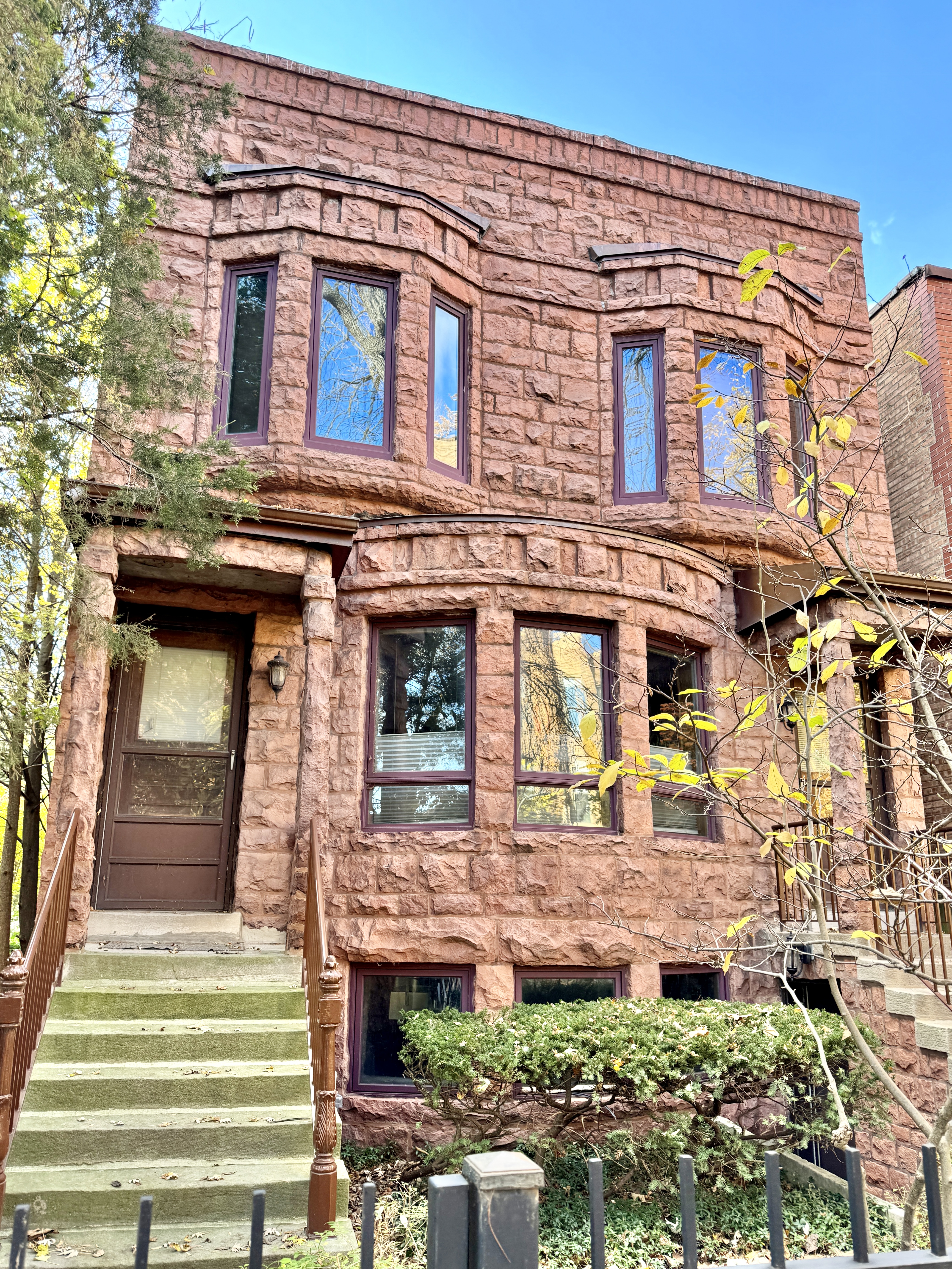 Built in 1889, this Richardsonian Romanesque Revival-style duplex is characteristic of the victorian-era rowhouses that can be found in various neighborhoods around the city of Chicago.  The building is a contributing structure in the Hyde