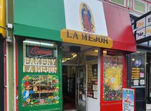 Storefront of La Mejor Bakery in April 2024