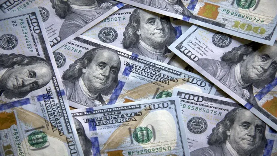 Cotizaciones del dólar: el blue se acerca a $1525