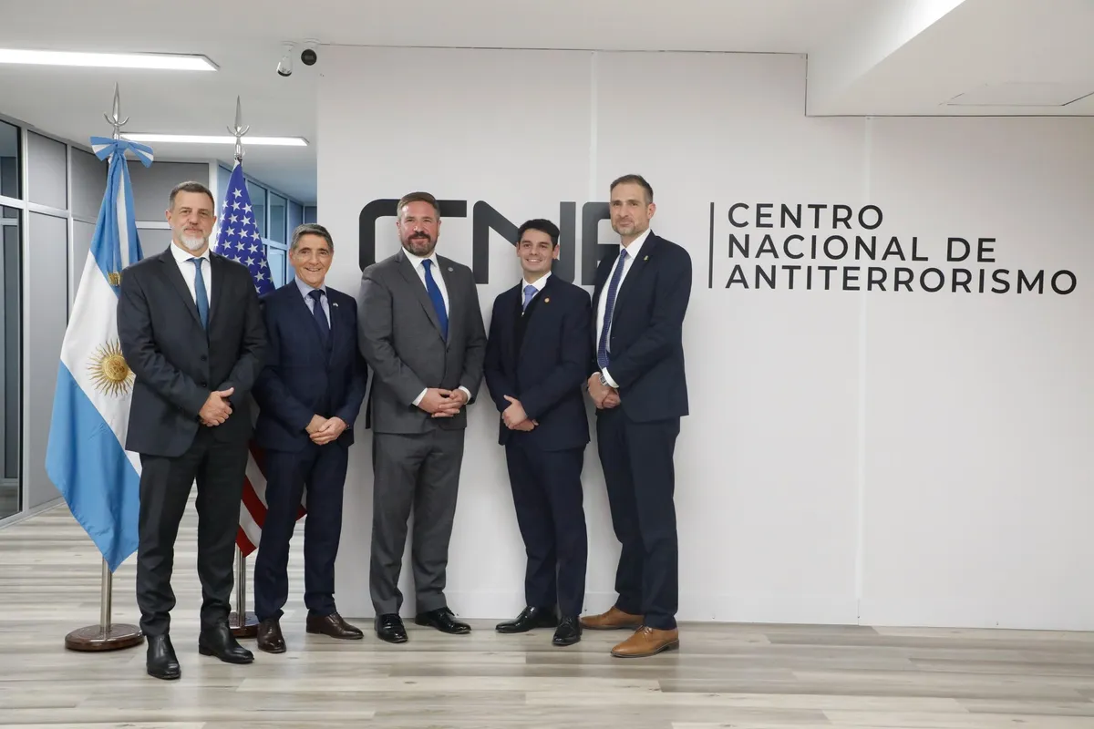 El subsecretario de Inteligencia recibió al co-subdirector del FBI