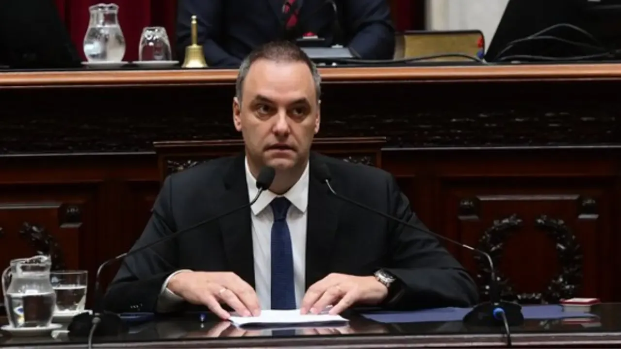 La fiscalía pidió a Adorni que justifique sus bienes por inconsistencias patrimoniales