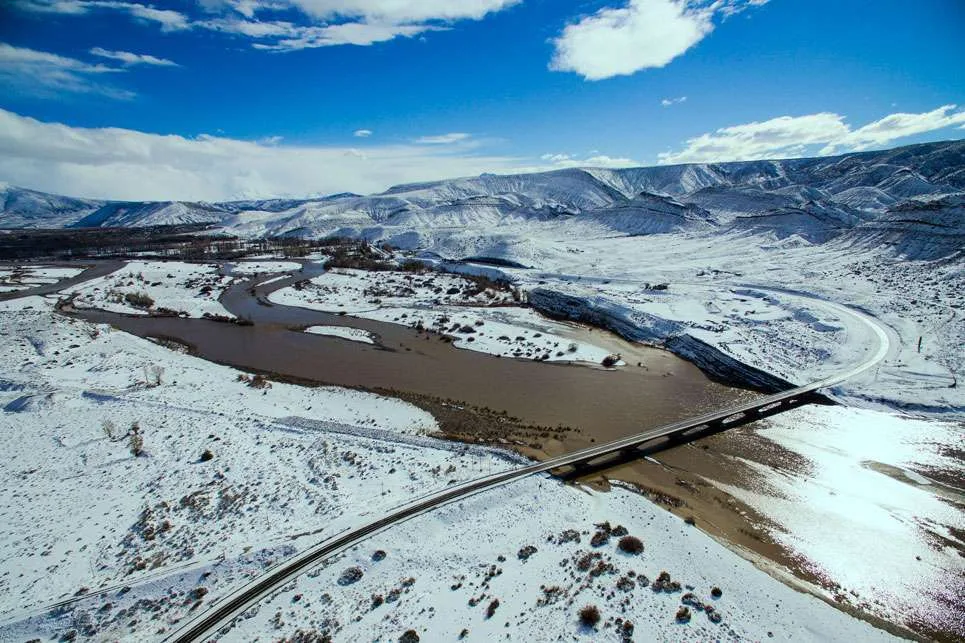 Cortan el tránsito en la Ruta 40 de Santa Cruz por acumulación de nieve