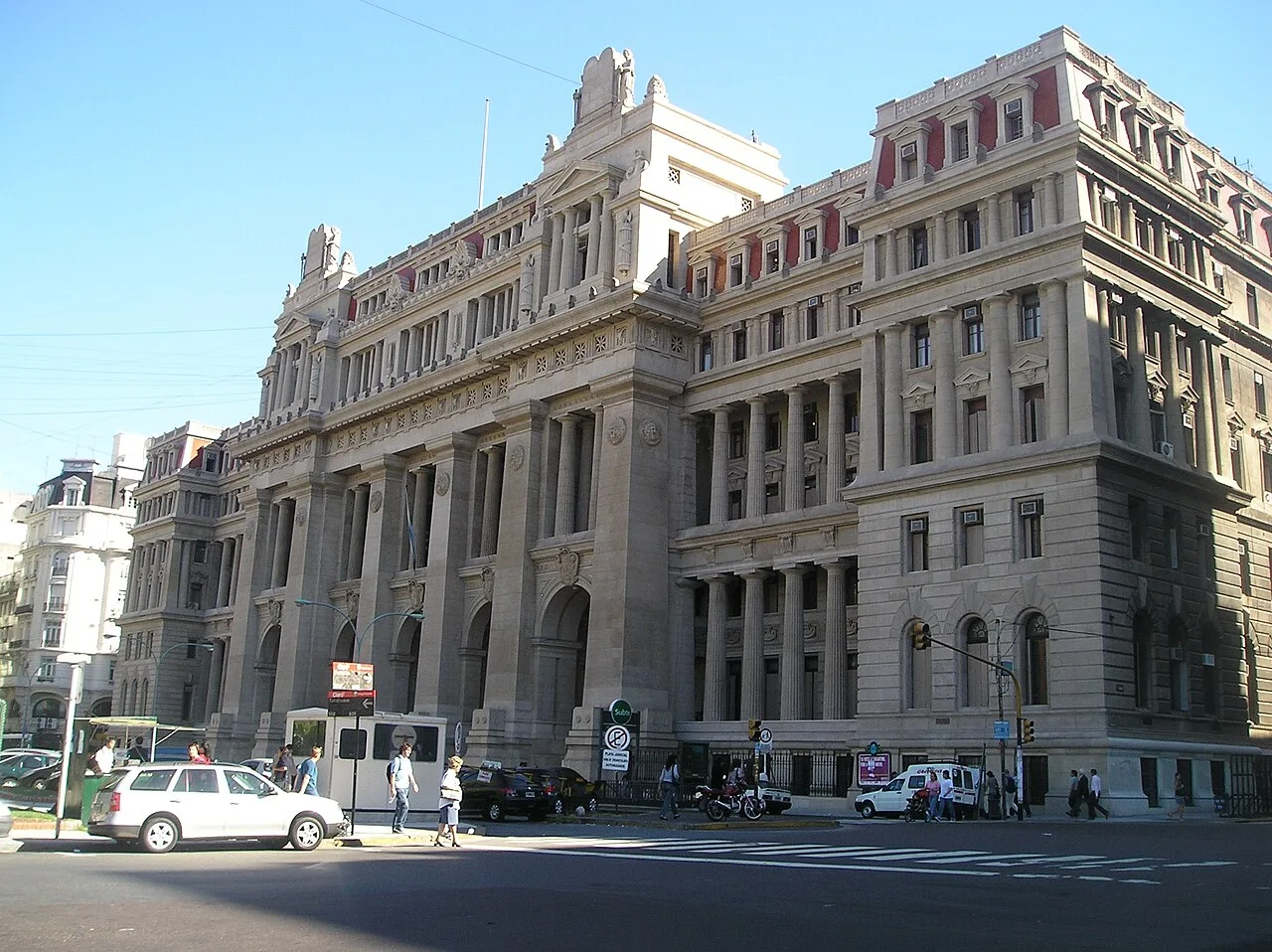El Gobierno endurece los requisitos para que los jueces renueven su cargo a los 75 años