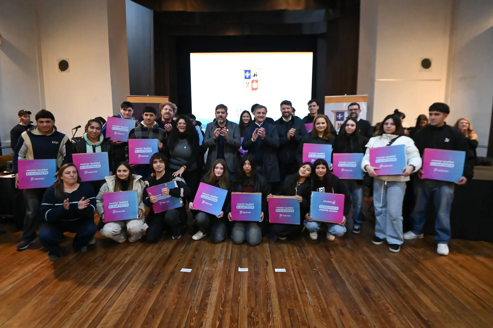 Bianco y Martín entregaron netbooks a estudiantes de Exaltación de la Cruz