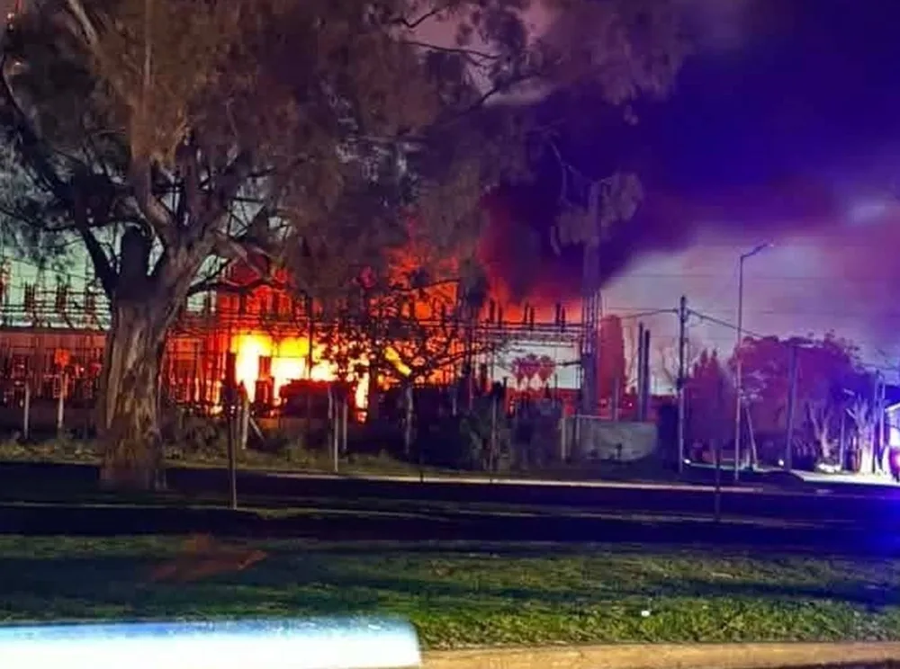 Incendio en central eléctrica de La Plata: resta normalizar el servicio a 22 mil usuarios