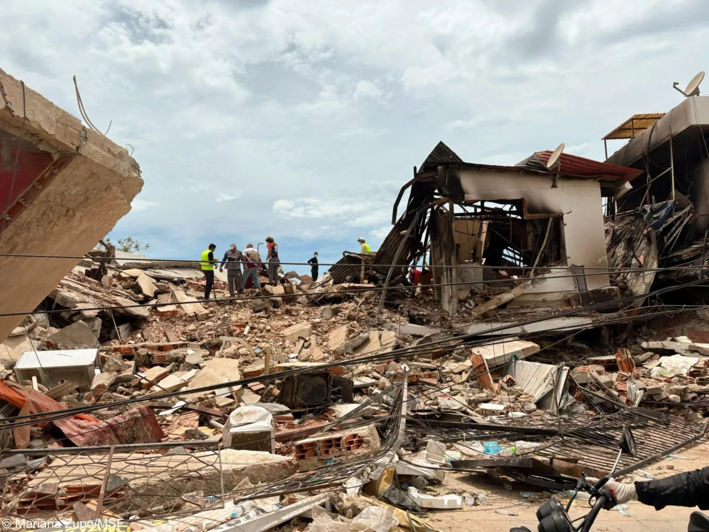 Venezuela eleva a 6.438 los muertos por los terremotos de junio y registra un nuevo sismo en La Guaira