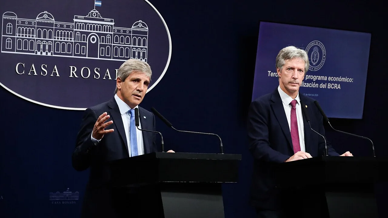 Caputo anunció créditos hipotecarios con fondos del FGS de la ANSES