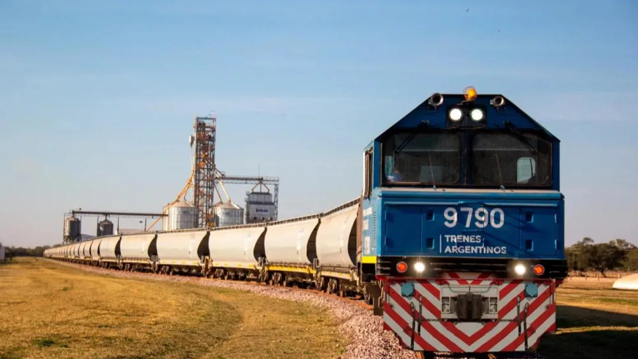 El Gobierno lanzará mañana la licitación para privatizar el Belgrano Cargas por 50 años