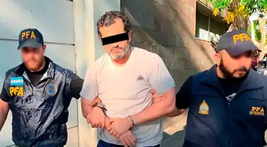 Deportaron a un exmilitar mexicano con alerta roja de Interpol acusado de tráfico de combustible