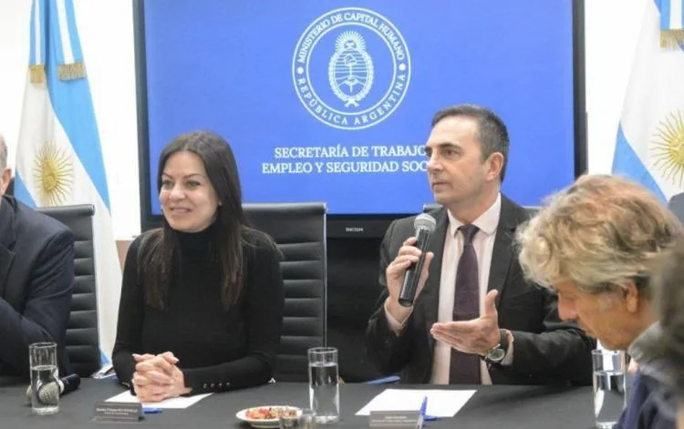El gobierno busca garantizar salarios mínimos de $1 millón en paritarias
