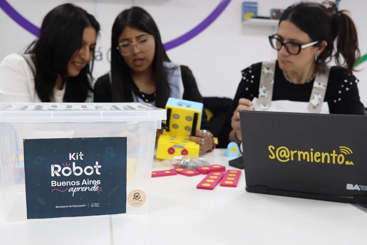 Entrega de robots BA Aprende: así fue la capacitación docente en CABA