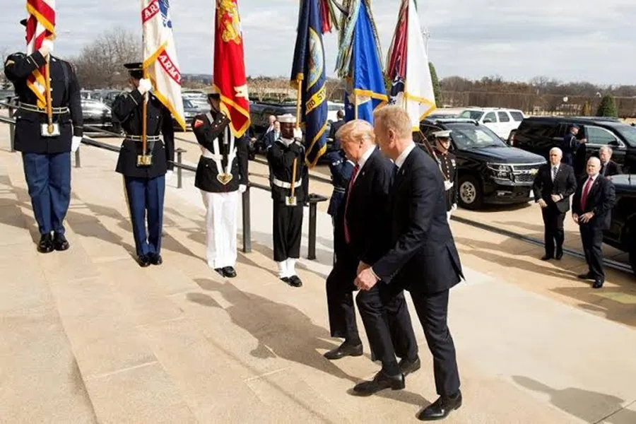 Trump conmemoró el 25.º aniversario del 11-S en el Pentágono y defendió la guerra contra Irán