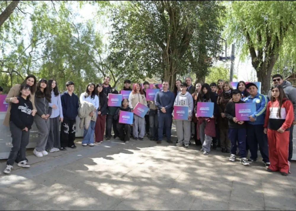 La Provincia entregó 80 computadoras a escuelas de Tigre y San Fernando