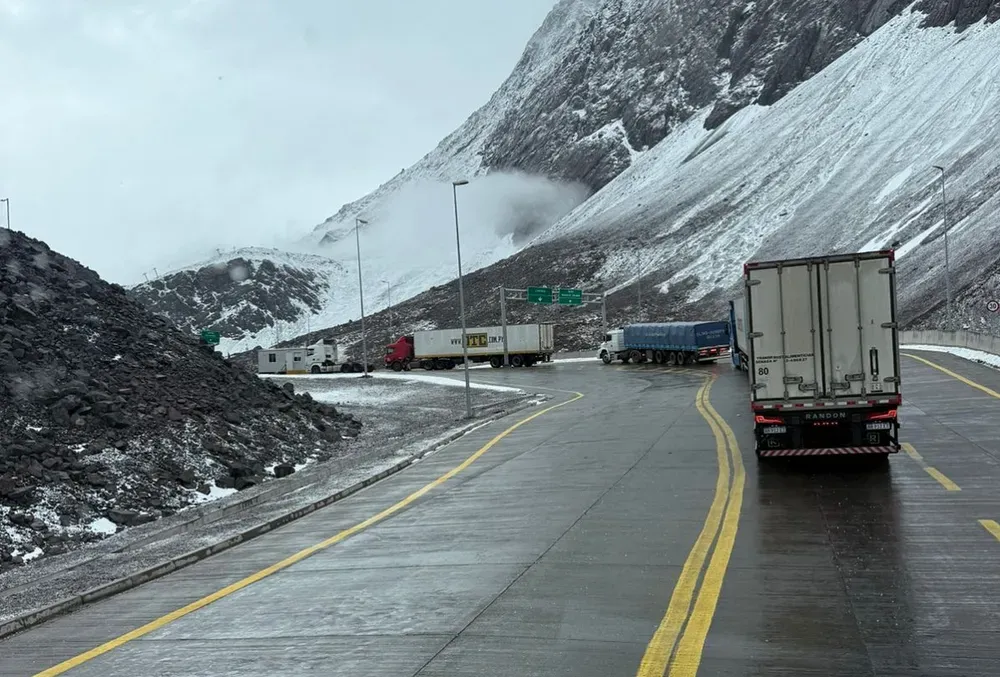 Paso Cristo Redentor: suspenden la circulación por alerta de nevadas y vientos