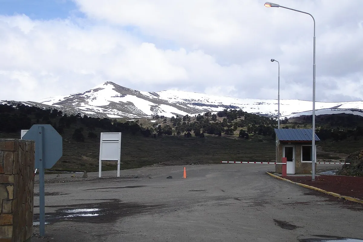 Vialidad Nacional cerró el paso Pino Hachado por nieve y hielo en Neuquén