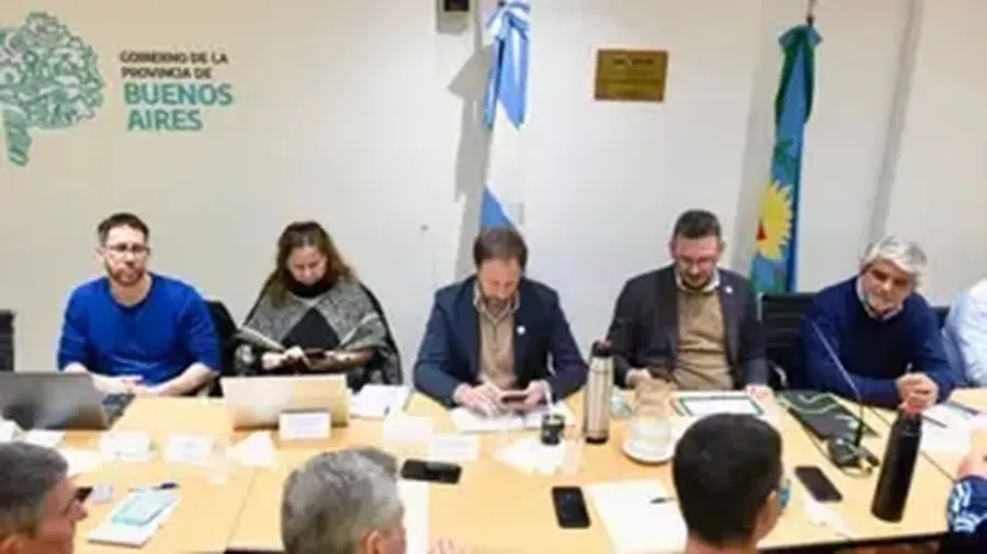 Kicillof convocó a los gremios bonaerenses pero septiembre quedará sin aumento