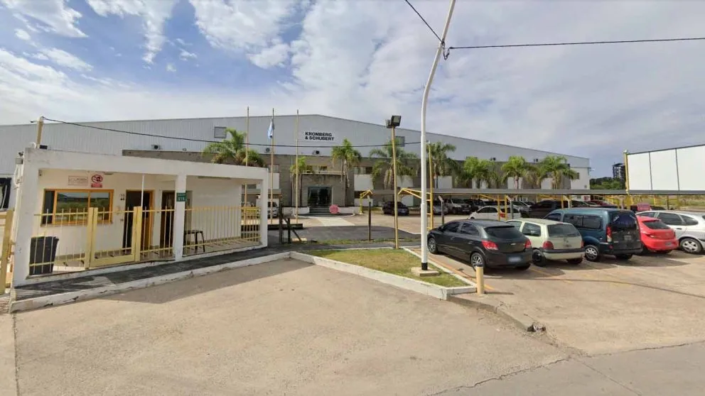 Dos autopartistas cierran por el fin de la producción de la Amarok en el país