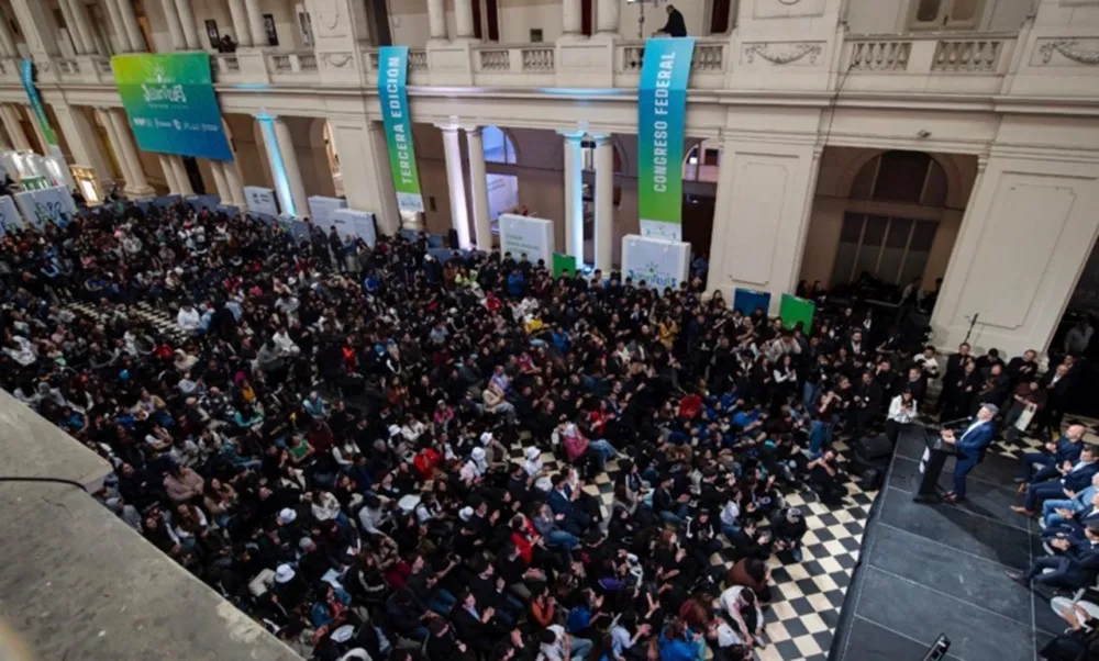 Kicillof encabezó el cierre del 3º Congreso Federal e Internacional de Juventudes