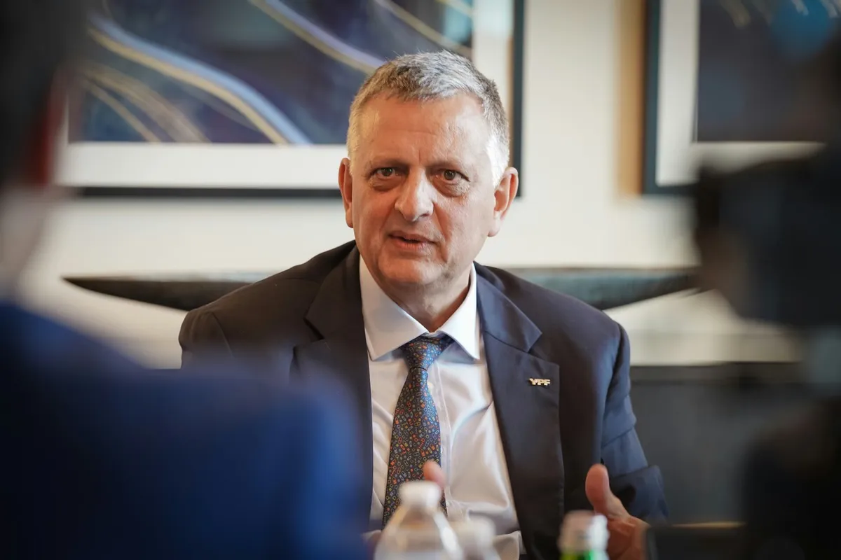 YPF busca firmar el FID de Argentina LNG el 26 de noviembre