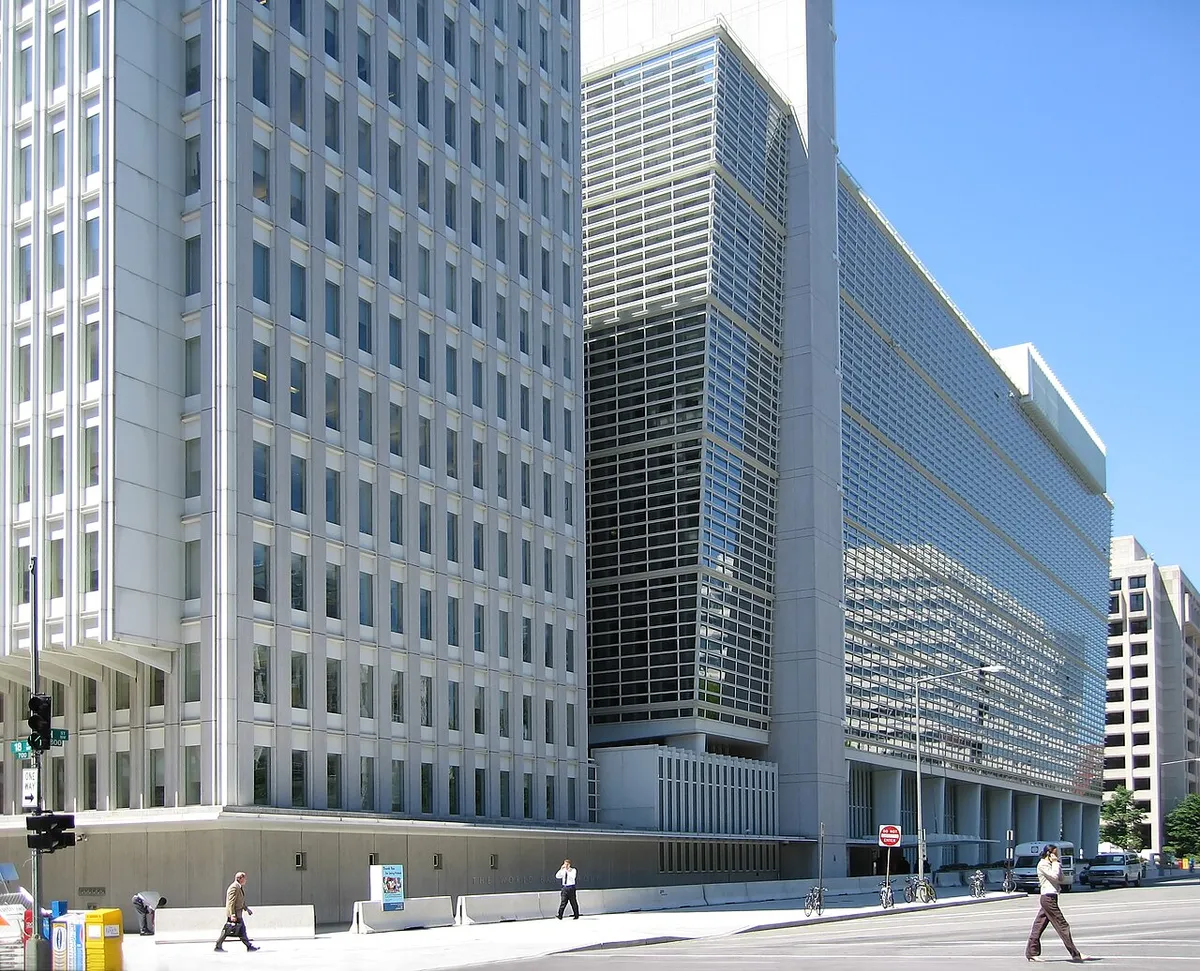 El Banco Mundial recortó a 2,1% su proyección de crecimiento para 2026