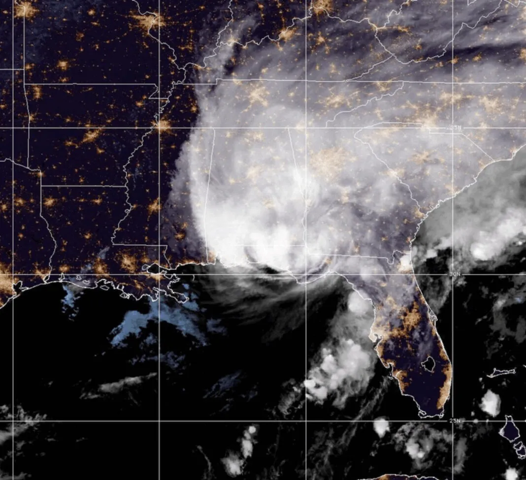 El huracán Isaías toca tierra en Florida y deja 668.000 usuarios sin luz