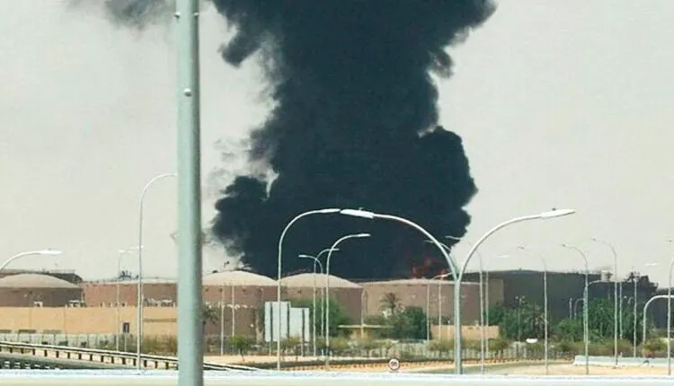 Hutíes se atribuyen los ataques contra el aeropuerto de Riad, que dejaron 12 muertos
