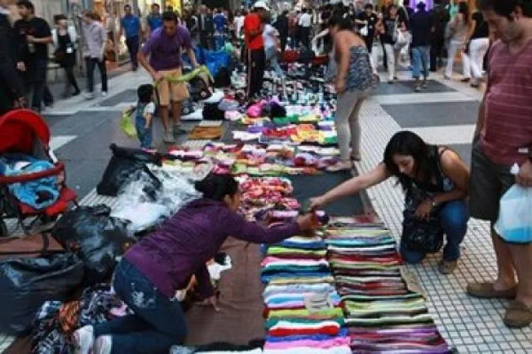 La informalidad laboral alcanza al 45% de los trabajadores en el país, según la UNR