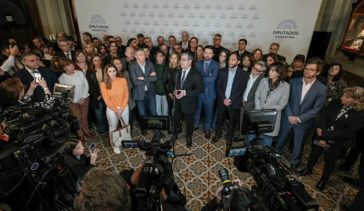 La oposición busca quórum para voltear el DNU 70 en Diputados