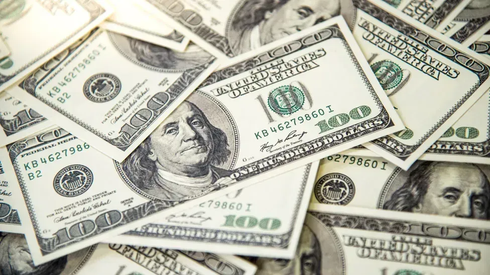El dólar oficial cerró en $1530 y el blue se mantuvo estable en $1545 al 16 de octubre de 2026