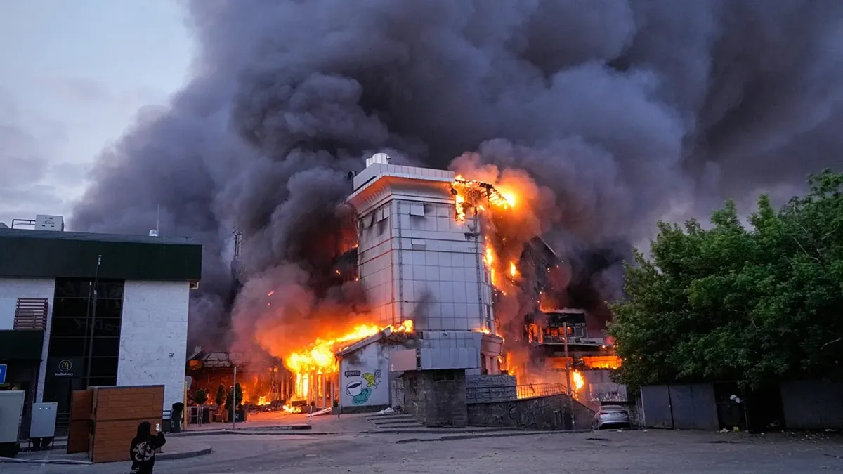 Rusia atacó Kiev con misiles y dejó seis heridos horas después de mostrarse dispuesta a negociar