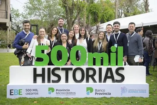 Provincia Microcréditos entregó su crédito N°500.000 en un acto con Kicillof