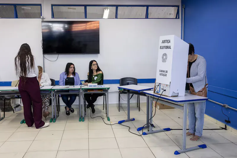 Brasil define en el balotaje entre Flávio Bolsonaro y Lula da Silva