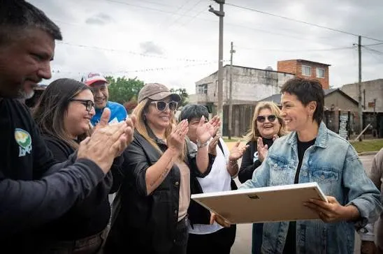Mayra Mendoza y Eva Mieri encabezaron los 75 años del barrio La Paz de Quilmes