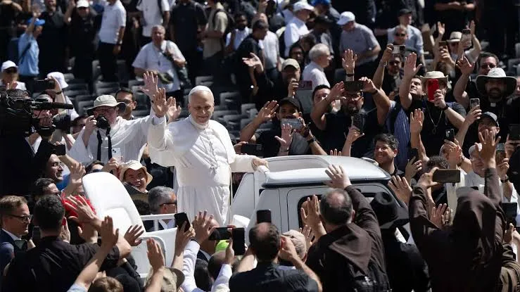 El 43,2% de los argentinos espera que el papa León XIV priorice la pobreza en su visita