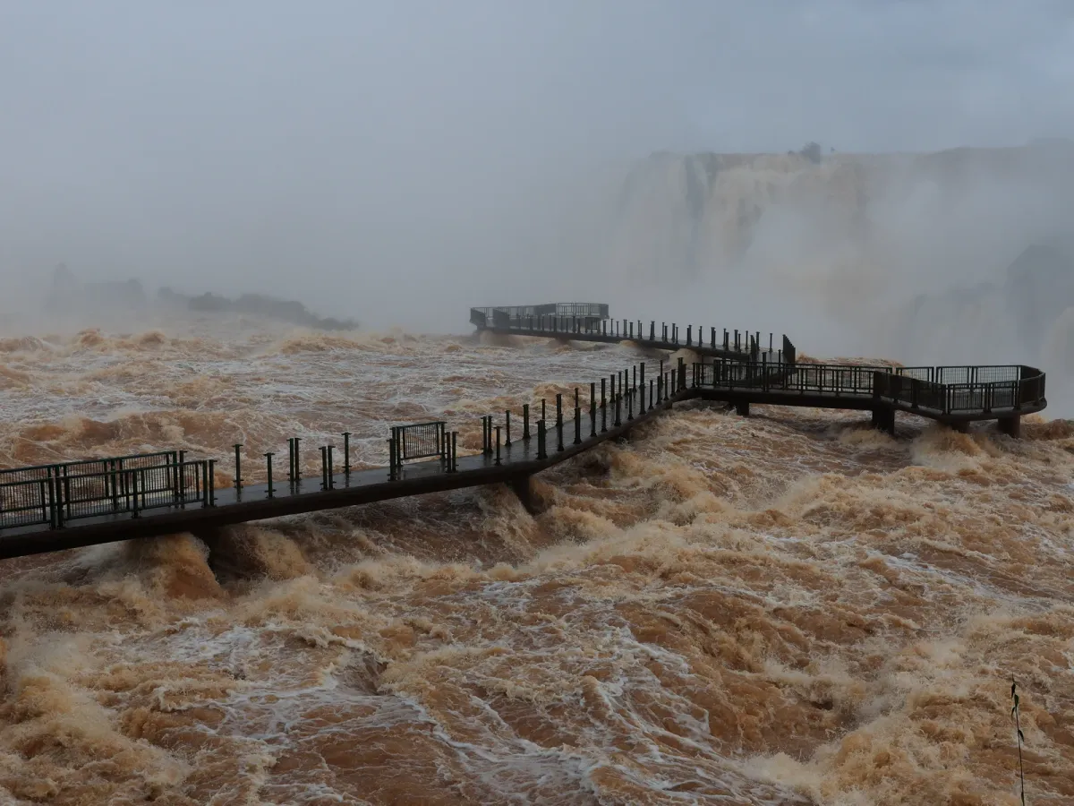 Cataratas del Iguazú: el Circuito Superior sigue cerrado este martes por el alto caudal