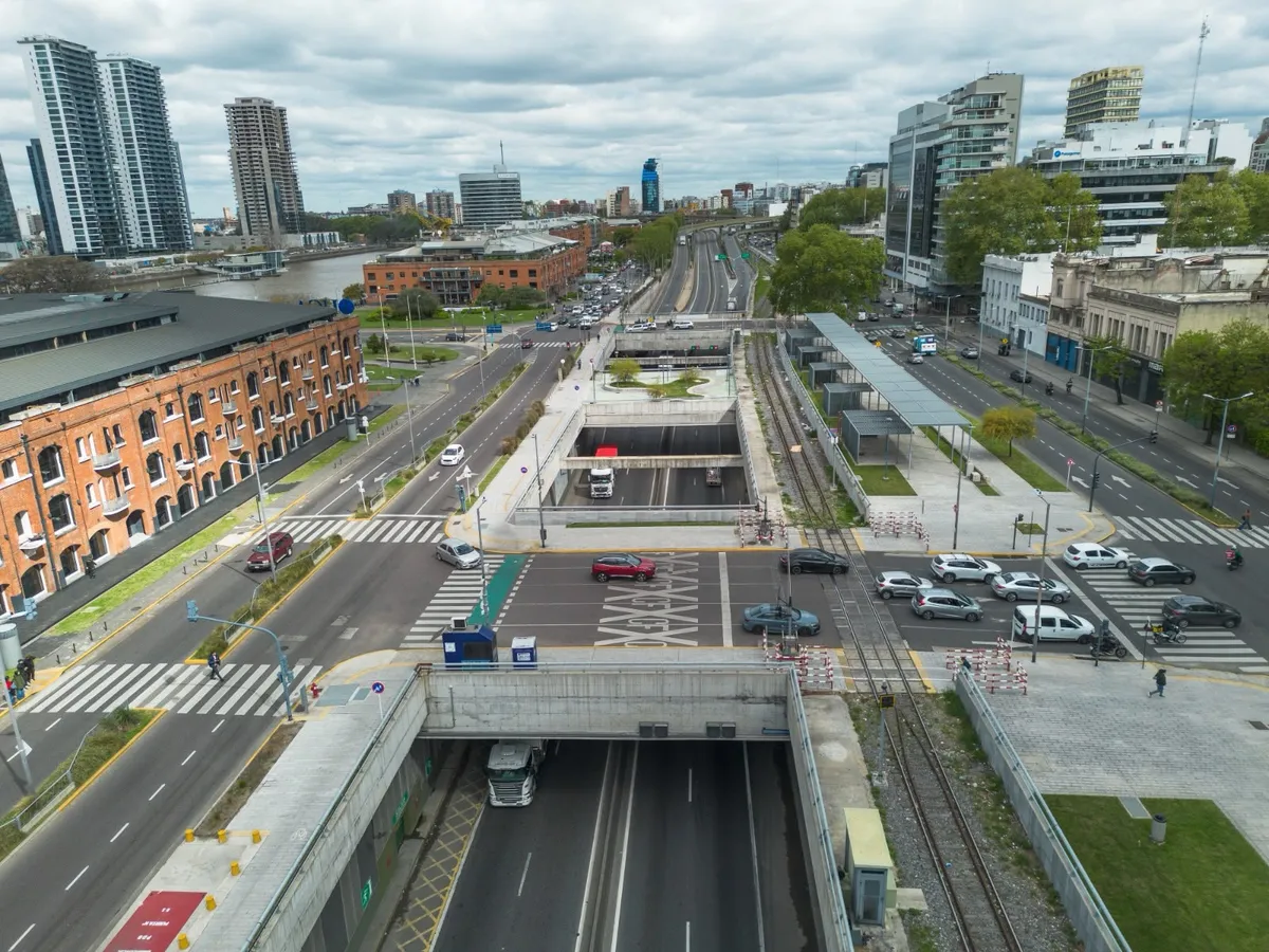 La Ciudad habilita el Paseo del Bajo para autos de lunes a viernes de 22 a 5