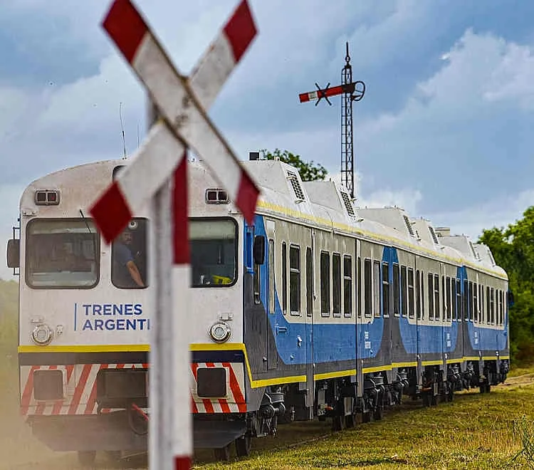 Urquía busca ampliar control ferroviario mientras trenes a Tucumán siguen suspendidos